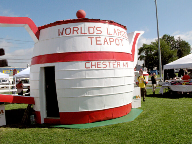 Many turned out for Teapot Day in Chester | News, Sports, Jobs - Vimarsana News