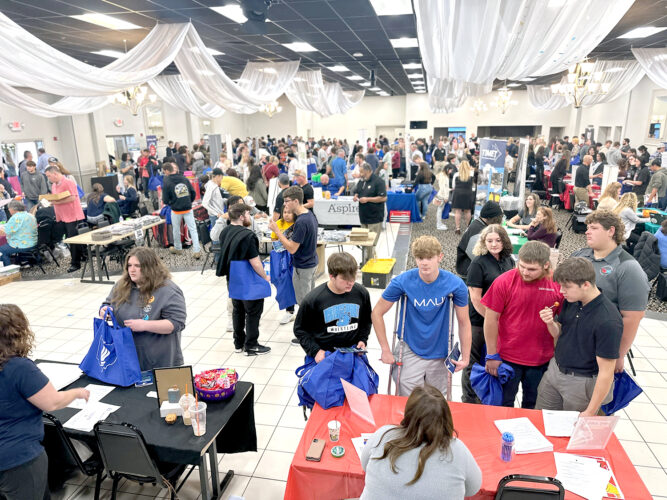 Chamber's job fair a success | News, Sports, Jobs - Vimarsana News