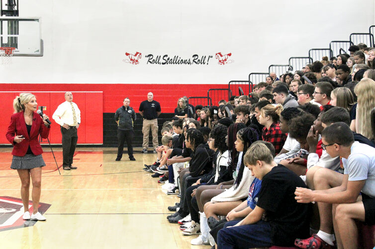 Harding students learn of some social media pitfalls | News, Sports, Jobs - Vimarsana News