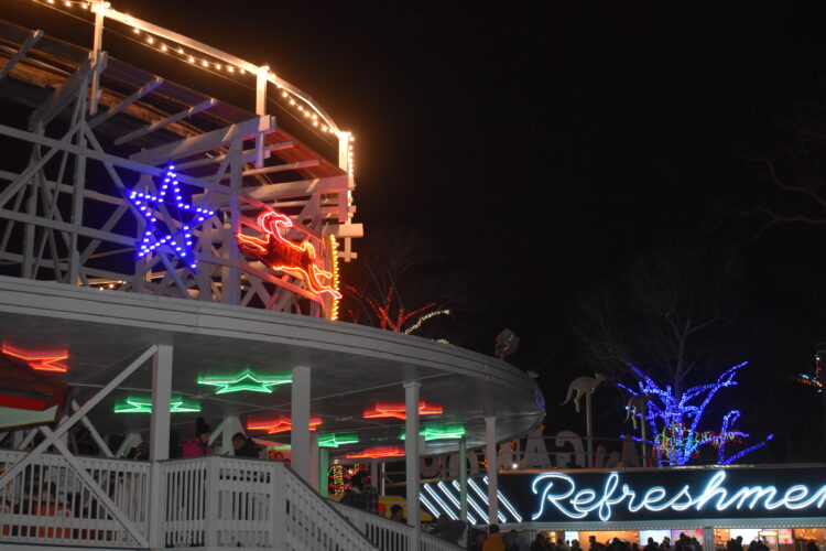 Kennywood's holiday show set to shine 2M lights in extended season | News, Sports, Jobs - Vimarsana News