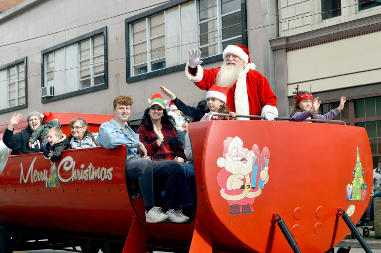 Steubenville busy with Christmas activities | News, Sports, Jobs - Vimarsana News