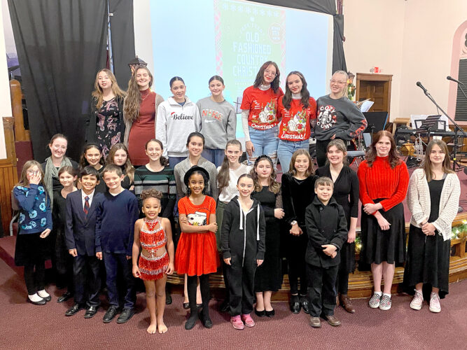 Youth center performers have Christmas spirit | News, Sports, Jobs - Vimarsana News