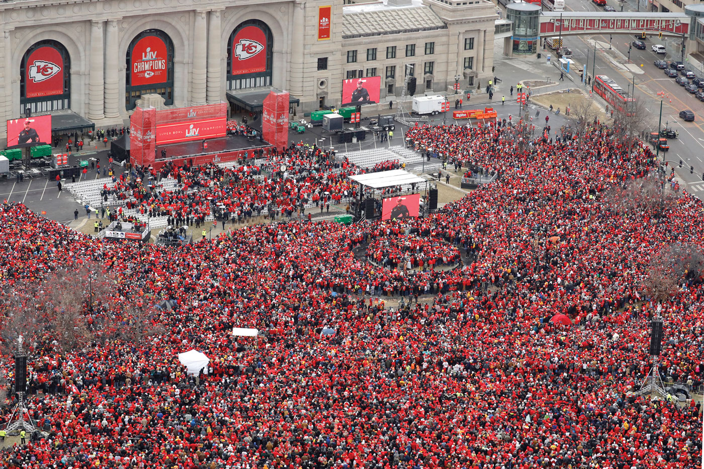 Hundreds Of Thousands Gather To Celebrate Chiefs News Sports Jobs Hundreds Of Thousands Gather To Celebrate Chiefs News Sports Jobs