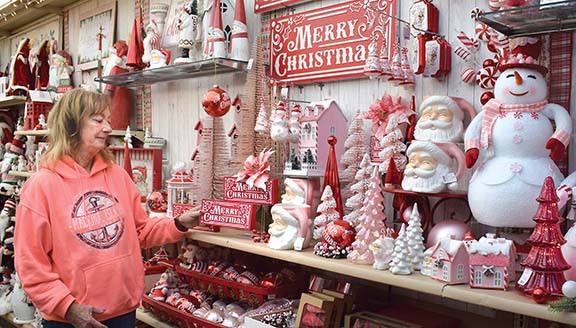 Downtown holiday: IM's Girls Night Out promises bargains, fun on Thursday | News, Sports, Jobs - Vimarsana News