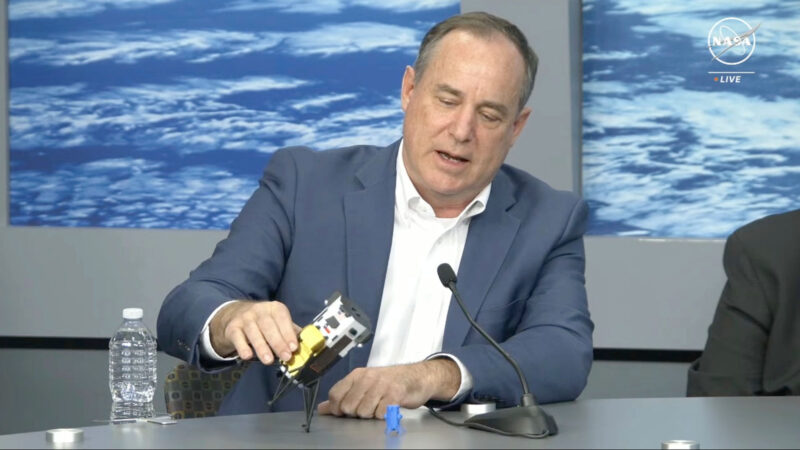US spacecraft on its side on the moon, company says | News, Sports, Jobs - Vimarsana News