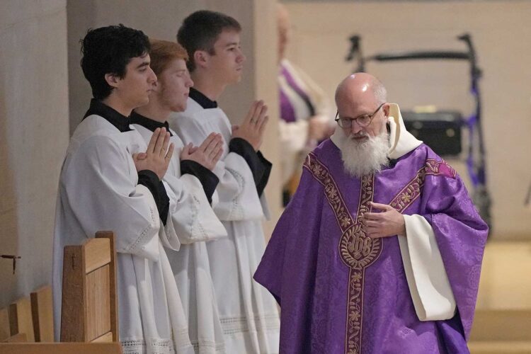 America's Catholic Church sees shift toward the old ways | News, Sports, Jobs - Vimarsana News