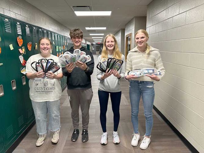 Fight the Bite: Florence NHS students make tick kits for public | News, Sports, Jobs - Vimarsana News