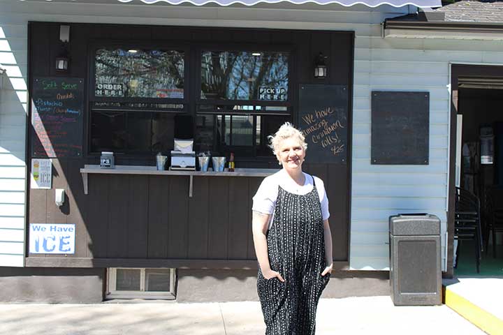Fizzy's Walk-up Eatery back for a second year | News, Sports, Jobs - Vimarsana News