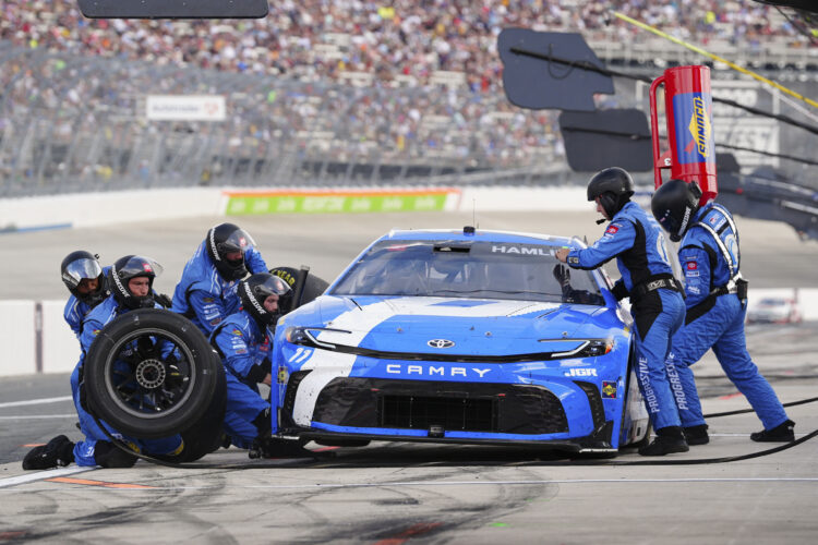 Hamlin wins for 2nd straight year at Dover