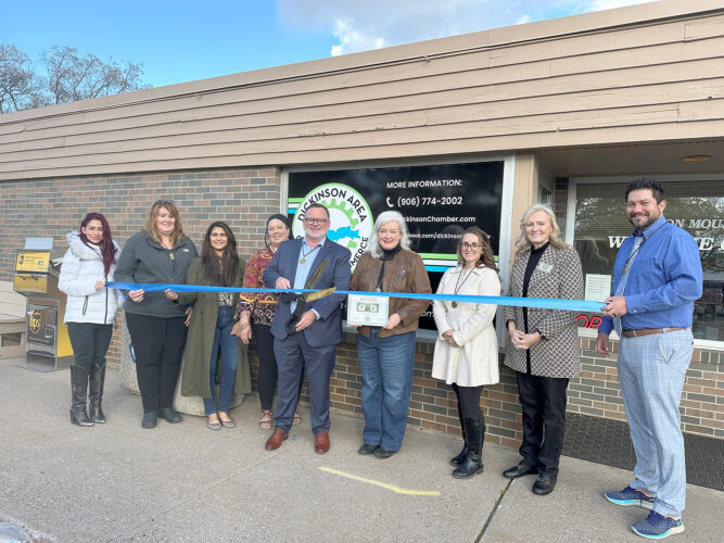 Chamber welcomes Many Hats Marketing in IM