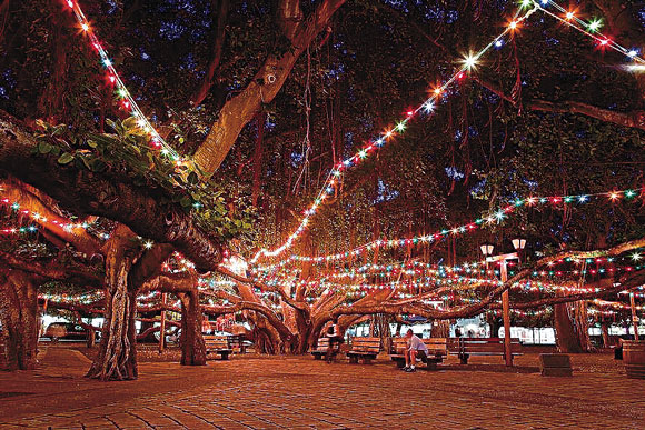Holiday joy arriving in Lahaina Town | News, Sports, Jobs - Vimarsana News