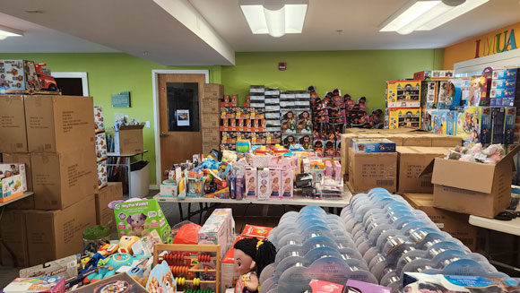 Imua Family Services and JAKKS Pacific bringing the holiday spirit to Maui children | News, Sports, Jobs - Vimarsana News
