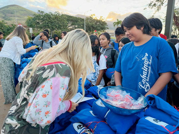 Lahaina Intermediate students receive surprise gift | News, Sports, Jobs - Vimarsana News