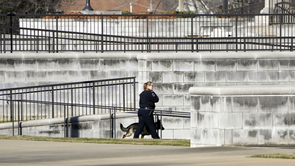 Bomb threats prompt evacuations of government buildings in several states, including Hawaii | News, Sports, Jobs - Vimarsana News
