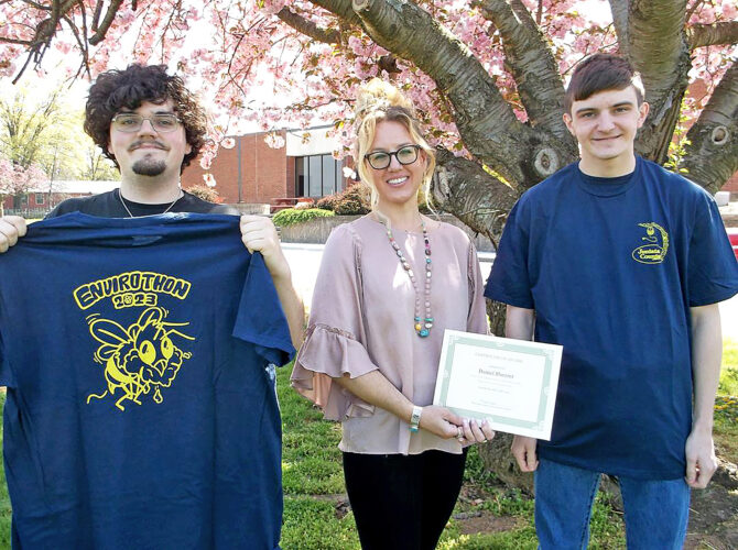 Juniata duo shares honor for top tee | News, Sports, Jobs - Vimarsana News