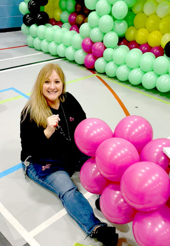 Native takes balloon artistry skills to U.K. Build | News, Sports, Jobs - Vimarsana News