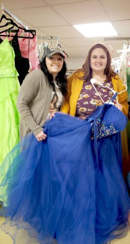 Popup shops look to aid area students with cost of prom | News, Sports, Jobs - Vimarsana News
