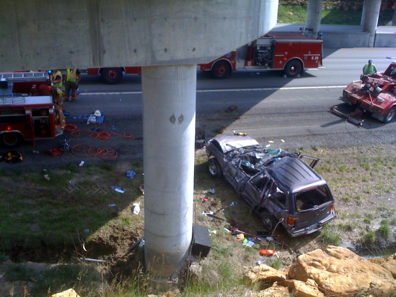 Two killed, four injured in accident that temporarily shut down I70