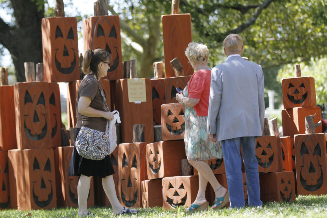 Photo gallery Fall Arts & Crafts Festival News, Sports, Jobs Lawrence JournalWorld news