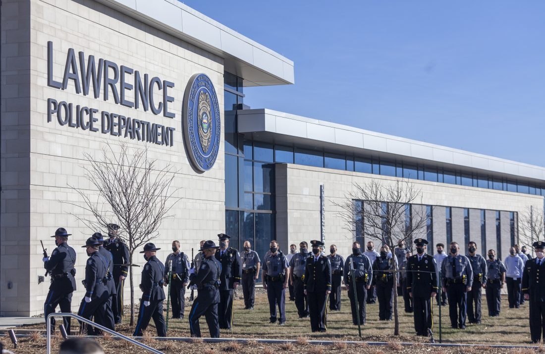 Consultants ask residents what changes they want to see in Lawrence Police Department; fewer than a dozen respond | News, Sports, Jobs - Lawrence Journal-World: news, information, headlines and events in Lawrence, Kansas - Vimarsana News