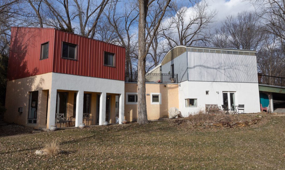 Lawrence woman creates earthy, artsy atmosphere inside unique home in Western Hills neighborhood | News, Sports, Jobs - Lawrence Journal-World: news, information, headlines and events in Lawrence, Kansas - Vimarsana News