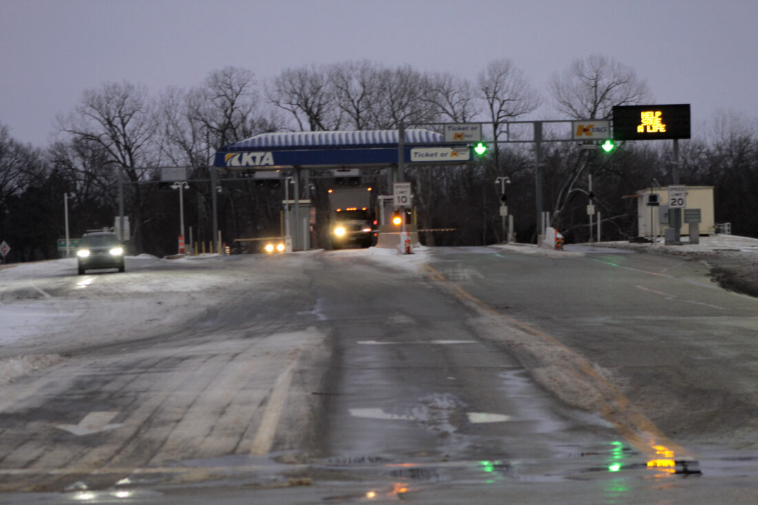 Winter storm drops 2 to 4 inches of snow on Lawrence area; milder weather expected for a few days | News, Sports, Jobs - Lawrence Journal-World: news, information, headlines and events in Lawrence, Kansas - Vimarsana News