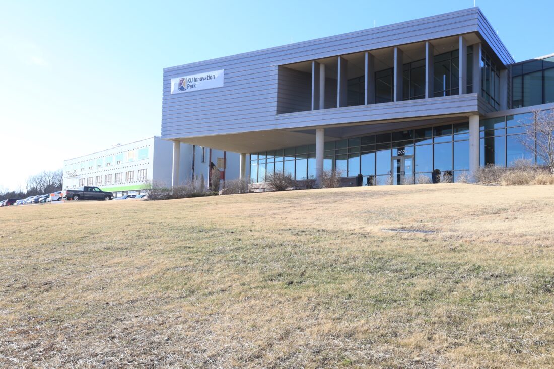 Town Talk | While KC's home building market soared, Lawrence's fell in 2021, new reports show | News, Sports, Jobs - Lawrence Journal-World: news, information, headlines and events in Lawrence, Kansas - Vimarsana News