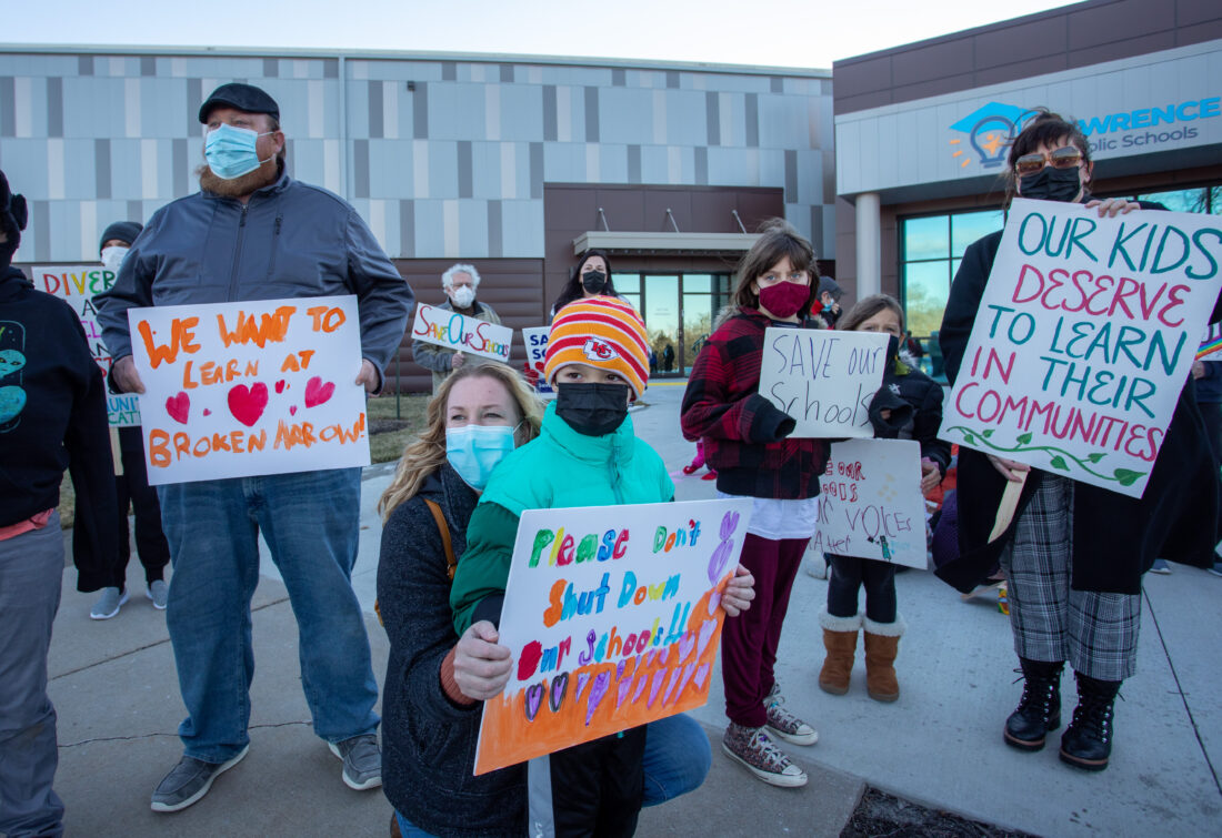 Save Our Schools supporters turn out to oppose school closures before board meeting | News, Sports, Jobs - Lawrence Journal-World: news, information, headlines and events in Lawrence, Kansas - Vimarsana News