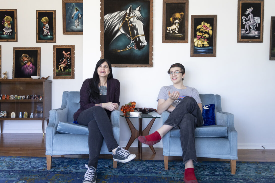 Grays and browns? No thanks; resident turns 1957 Lawrence house into colorful, quirky refuge | News, Sports, Jobs - Lawrence Journal-World: news, information, headlines and events in Lawrence, Kansas - Vimarsana News