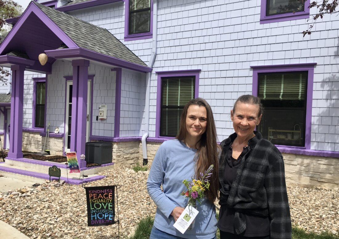 'The real Lawrence': After receiving anonymous letters criticizing their house color, Lawrence family receives outpouring of support | News, Sports, Jobs - Lawrence Journal-World: news, information, headlines and events in Lawrence, Kansas - Vimarsana News