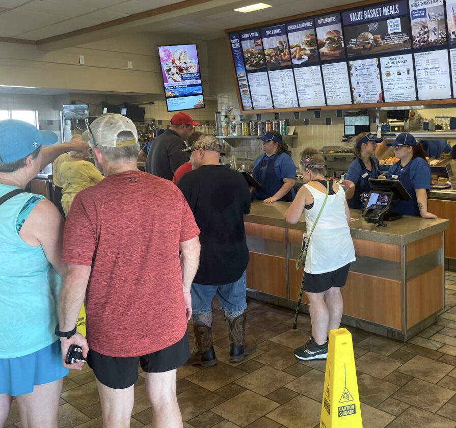Scorching-hot temperatures compound the woes for businesses whose electricity — and air-conditioning — was knocked out by car crash | News, Sports, Jobs - Lawrence Journal-World: news, information, headlines and events in Lawrence, Kansas - Vimarsana News