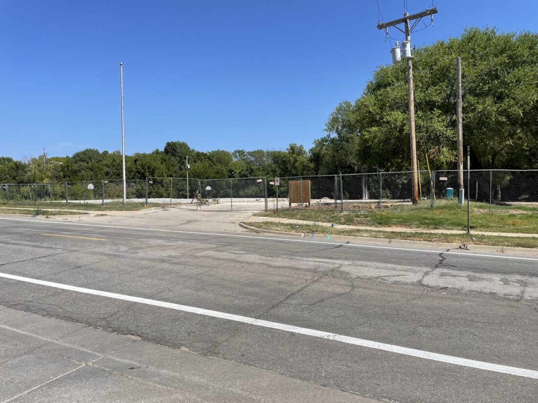 Pallet Shelter structures arrive in Lawrence, but who will operate the temporary shelter site remains unclear | News, Sports, Jobs - Lawrence Journal-World: news, information, headlines and events in Lawrence, Kansas - Vimarsana News