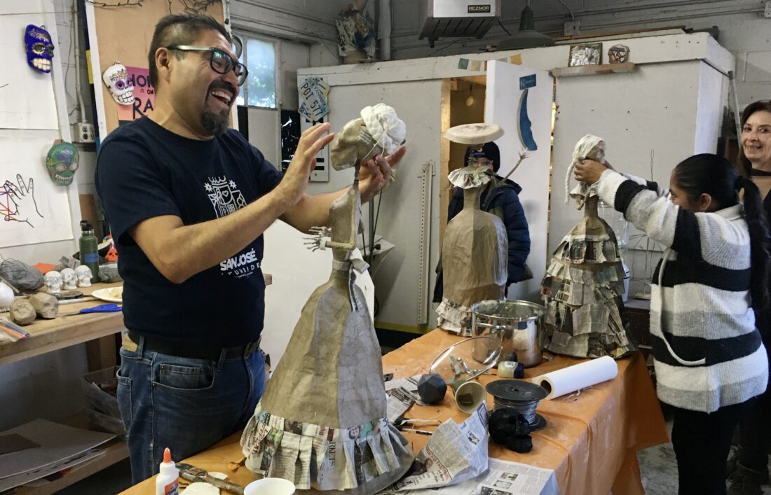 'When we die, we are all the same'; community Día de los Muertos event pays tribute to deceased loved ones | News, Sports, Jobs - Lawrence Journal-World: news, information, headlines and events in Lawrence, Kansas - Vimarsana News