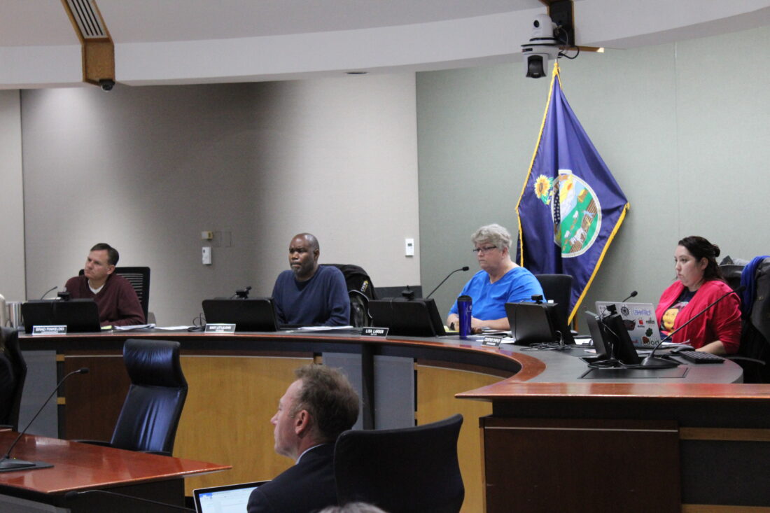 Lawrence leaders work late into the night on contract dispute between city, unionized employee group | News, Sports, Jobs - Lawrence Journal-World: news, information, headlines and events in Lawrence, Kansas - Vimarsana News