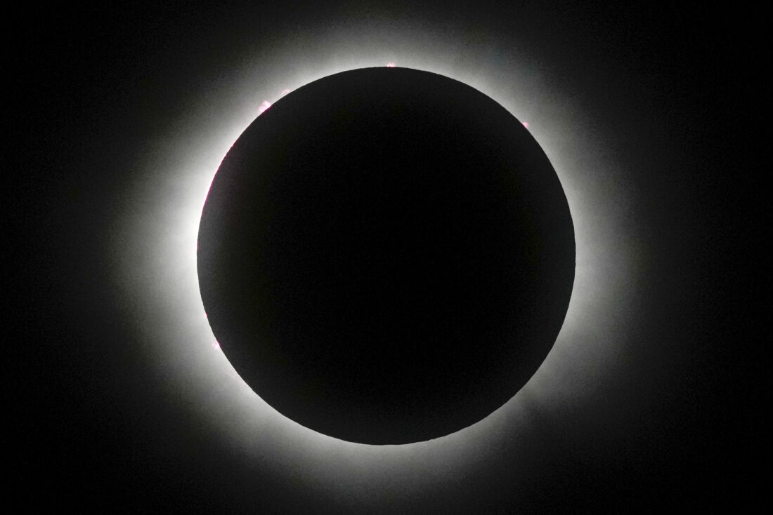 A total solar eclipse races across North America as clouds part along totality | News, Sports, Jobs - Lawrence Journal-World: news, information, headlines and events in Lawrence, Kansas - Vimarsana News