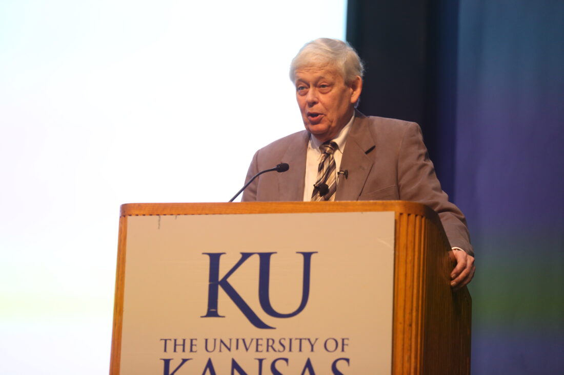 In accepting national journalism award, small-town Kansas editor urges everyone to stand up to government | News, Sports, Jobs - Lawrence Journal-World: news, information, headlines and events in Lawrence, Kansas - Vimarsana News