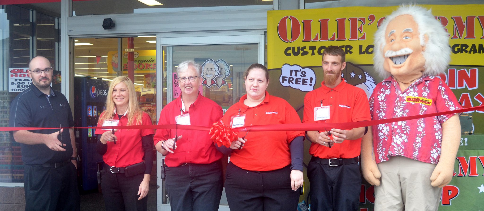 Ollie’s celebrates grand opening with NASCAR driver Kasey Kahne News