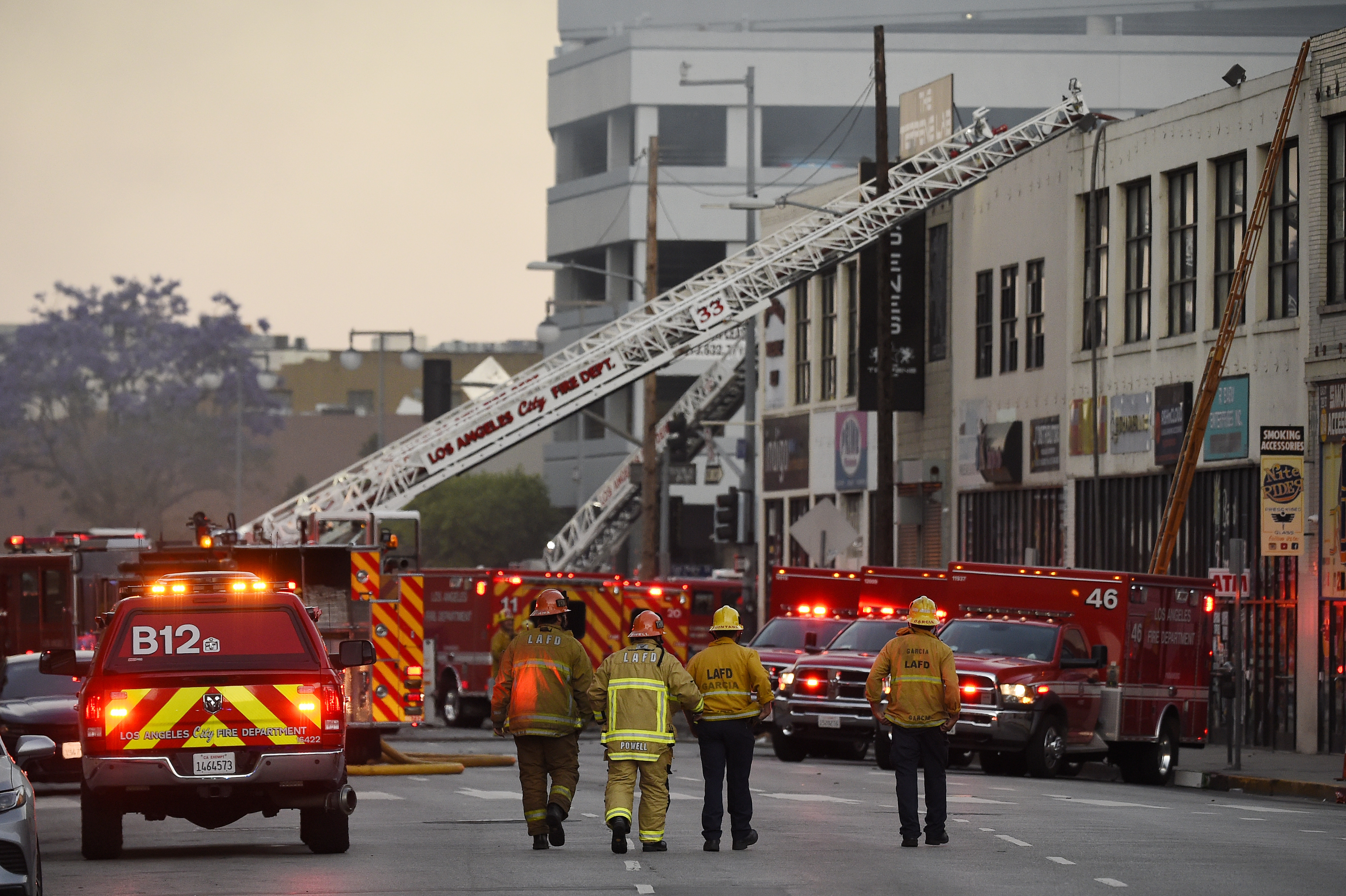 12 Firefighters Injured In Downtown Los Angeles Explosion - EMSEKFLOL.COM