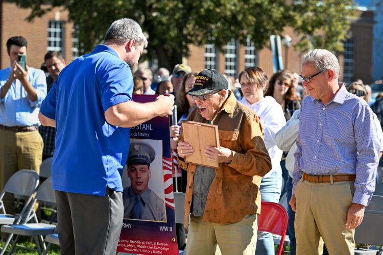 A Love Story: Hometown Hero Banner program honors WWII vet, over 100 others | News, Sports, Jobs - Vimarsana News
