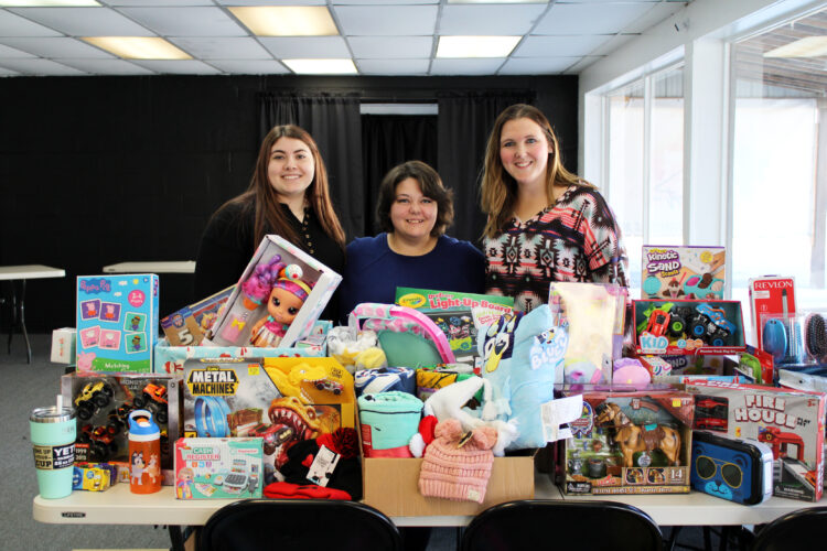 Ace's Place collects almost $1,000 in gift donations; CYS to distribute items to local children in need | News, Sports, Jobs - Vimarsana News