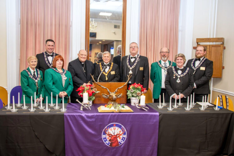 Elks remember late members with service | News, Sports, Jobs - Vimarsana News