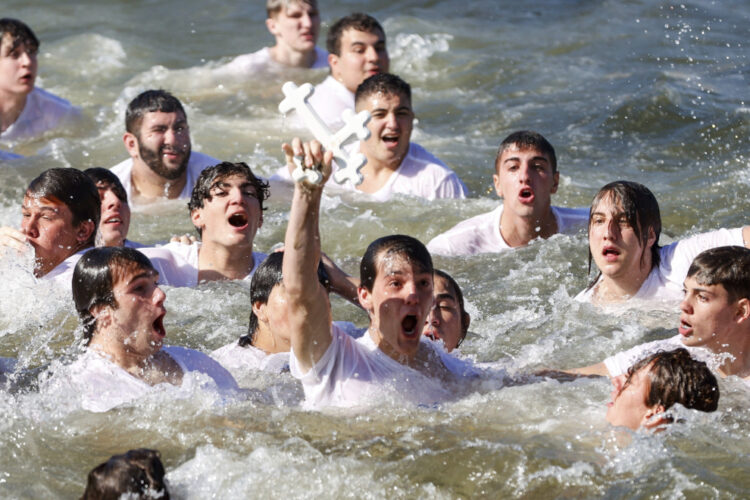 Florida's Greek community celebrates the Epiphany with annual dive into water to retrieve cross | News, Sports, Jobs - Vimarsana News
