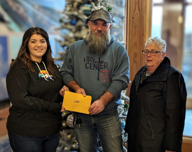 WTL donates $1,000 to The New Love Center | News, Sports, Jobs - Vimarsana News