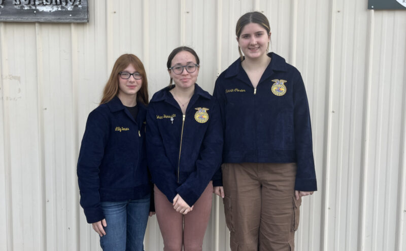 Three SVRCS students receive alumni jackets | News, Sports, Jobs - Vimarsana News
