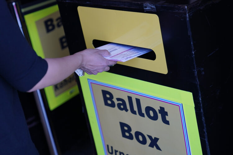 Election officials in the US face daunting difficulties | News, Sports, Jobs - Vimarsana News