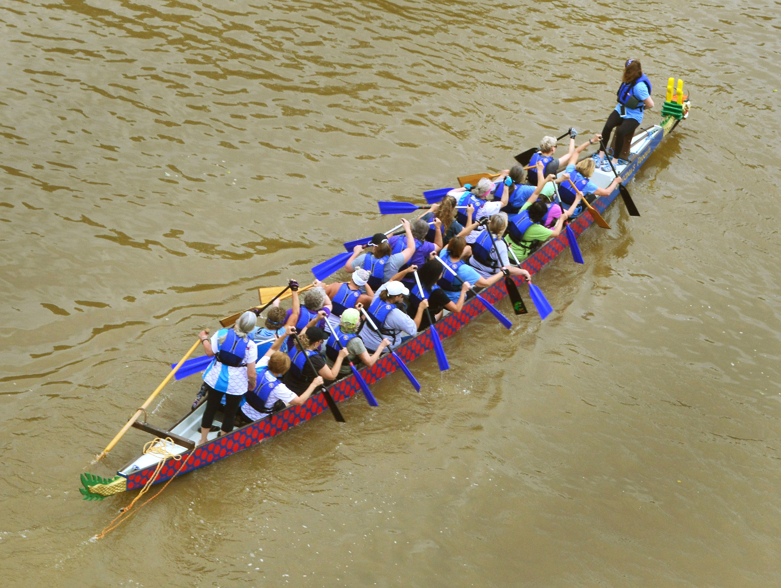 Dragon boat demonstration MOV’n Dragons let community experience river