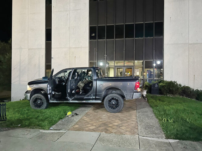 Man suffers self-inflicted gunshot wound during confrontation with deputies | News, Sports, Jobs - Vimarsana News
