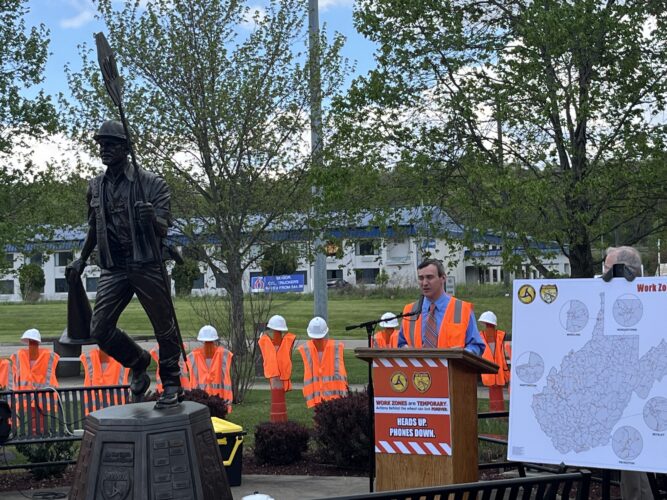 Road workers remembered | News, Sports, Jobs - Vimarsana News
