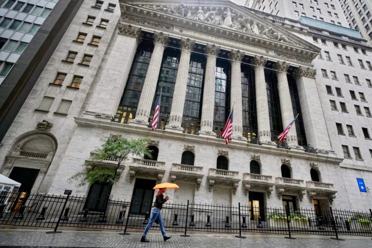 Wall Street rises to finish its best week in 2 months after bank stocks stabilize