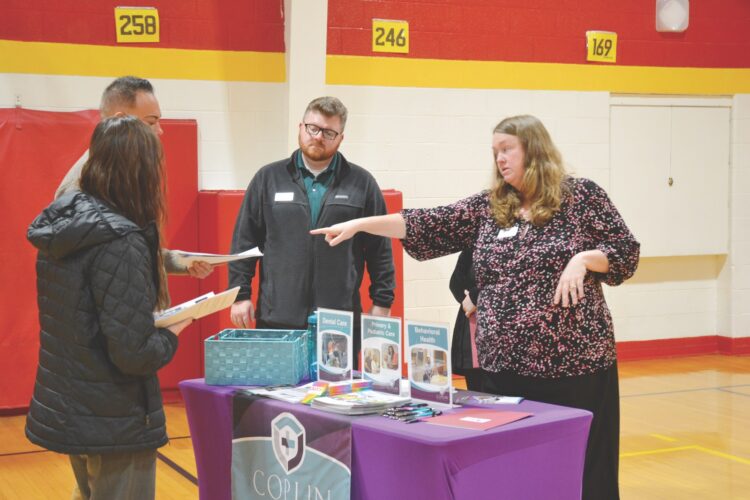 Social Media Mindsets: Mental health care specialists weigh-in on student device usage